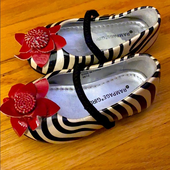 Toddler Size 5 Sassy Dress Shoes - Picture 3 of 3